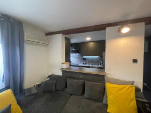 Kuchyňa alebo kuchynka v ubytovaní Apartman Matea Zagreb