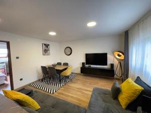 Televízia a/alebo spoločenská miestnosť v ubytovaní Apartman Matea Zagreb