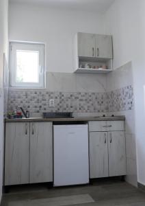 Kuchyň nebo kuchyňský kout v ubytování Apartmani Afterglow