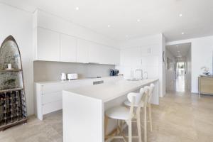 A kitchen or kitchenette at Pelican Penthouse
