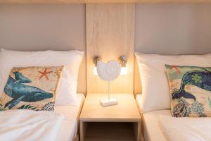 Postel nebo postele na pokoji v ubytování Mara's Coast - Giulia