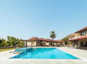 Sarasiruham Resort - Private Pool Villa in Udaipur内部或周边的泳池