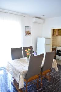 Gallery image of 2 bedrooms appartement at Slatine 250 m away from the beach with enclosed garden and wifi in Slatine