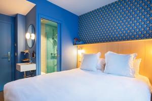 Postel nebo postele na pokoji v ubytování Cosmiques Hotel - Centre Chamonix
