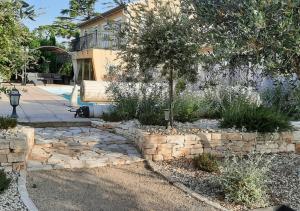Vonkajšia záhrada v ubytovaní Echappée en Provence Appartement Mont Mirail