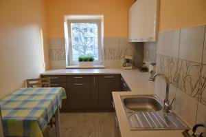 A kitchen or kitchenette at Cozy and Comfy