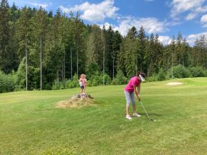 Golf pri dovolenkovom dome alebo okolí