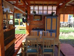 Fotografie z fotogalerie ubytování Zurück zur Natur - Urlaub im Zirkuswagen, Sommeratelier oder Schindelwagen v destinaci Adenbach + 34 fotografií