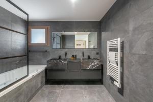 Koupelna v ubytování Quintessence - Apt B303 - Châtel - Châtel Multipass Été 2025 en option au tarif de 3euros par jour et par personne + 13 fotografií