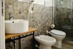 A bathroom at Mercede Rooms