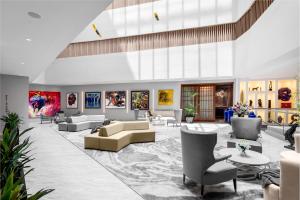 Ruang duduk di The Art Hotel