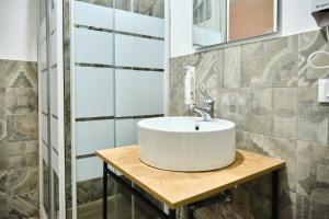 A bathroom at Mercede Rooms