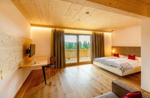 Postel nebo postele na pokoji v ubytování Pircherhof - Adults Only am Biobauernhof