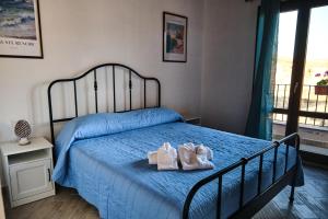 A bed or beds in a room at Mercede Rooms