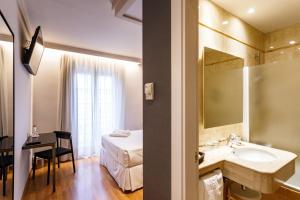 Koupelna v ubytování Hotel Dauro Premier + 37 fotografií