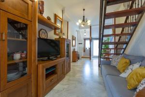 a living room with a tv and a blue couch at Marina Beach in Fuengirola