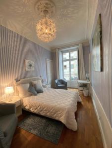 Posteľ alebo postele v izbe v ubytovaní Nice Apt With Balcony In The Heart Of Nantes! + 1 fotografia