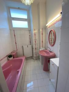 Kúpeľňa v ubytovaní Nice Apt With Balcony In The Heart Of Nantes!