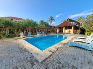 The swimming pool at or close to Surfers Beachfront Lombok