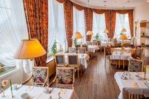 Restoran või mõni muu söögikoht majutusasutuses Hotel Niedersächsischer Hof