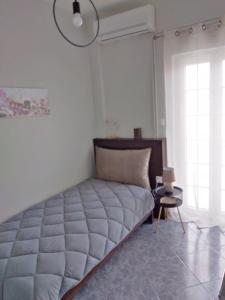 A bed or beds in a room at Comfort 2 bd Apt, close to Airport-Heraklion/Crete