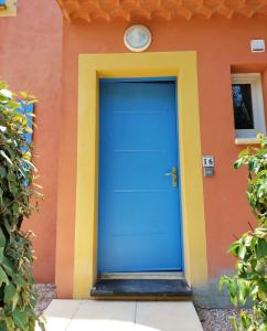 a blue door on the side of a building at Quiétude en Luberon in Roussillon