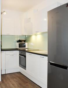 Kuchyňa alebo kuchynka v ubytovaní Entire rental unit LIMA *free parking space