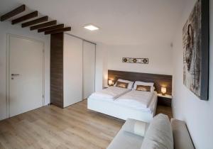 Säng eller sängar i ett rum på Apartments Vila Apolonia