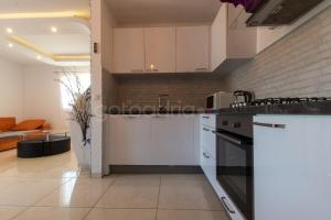 Kuchyň nebo kuchyňský kout v ubytování Apartment Vesna With Balcony & Free Parking