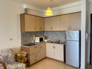 Кухня або міні-кухня у Sina Apartments