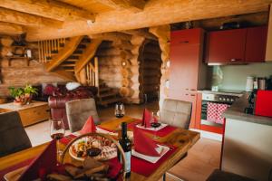 a kitchen with a table with a plate of food at Adlerkopfhütte in Zirkitz