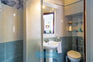 A bathroom at HH Casa Chica