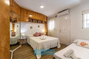 A bed or beds in a room at HH Casa Chica