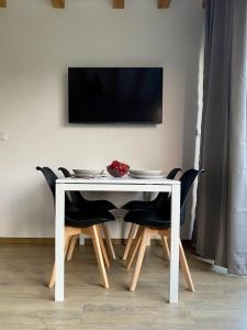 TV a/nebo společenská místnost v ubytování Chachatki Kopalino
