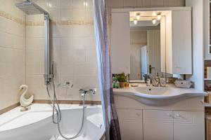 Kúpeľňa v ubytovaní View Sea Apartment + 23 fotografií