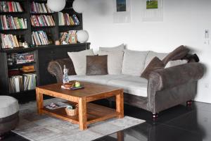 a living room with a couch and a coffee table at Villa Sausal in Pistorf