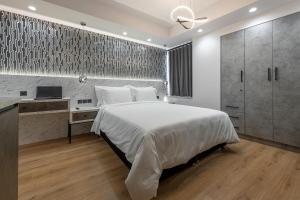 Ein Bett oder Betten in einem Zimmer der Unterkunft Ethereal Athεns