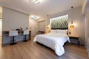 Ein Bett oder Betten in einem Zimmer der Unterkunft Ethereal Athεns