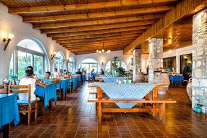 a restaurant with tables and people sitting at them at Hotel Tsagarakis Beach in Amoudara Herakliou