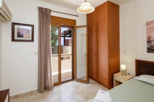Voodi või voodid majutusasutuse Stavromenos Villas - Private Pools & Seaview - 500m from Beach toas