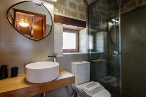 Vannituba majutusasutuses Stavromenos Villas - Private Pools & Seaview - 500m from Beach