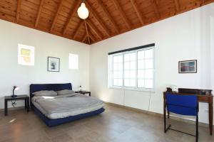 سرير أو أسرّة في غرفة في Villa de la Luz