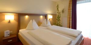 Rúm í herbergi á Hotel Himmelreich