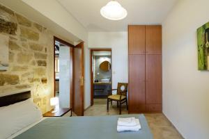 Voodi või voodid majutusasutuse Stavromenos Villas - Private Pools & Seaview - 500m from Beach toas