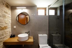 Vannituba majutusasutuses Stavromenos Villas - Private Pools & Seaview - 500m from Beach
