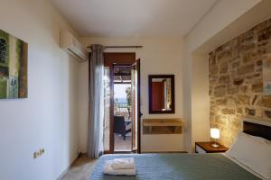 Voodi või voodid majutusasutuse Stavromenos Villas - Private Pools & Seaview - 500m from Beach toas