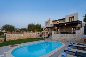 Bassein majutusasutuses Stavromenos Villas - Private Pools & Seaview - 500m from Beach või selle lähedal