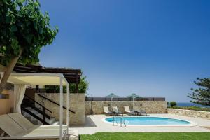 Bassein majutusasutuses Stavromenos Villas - Private Pools & Seaview - 500m from Beach või selle lähedal