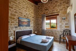 Voodi või voodid majutusasutuse Stavromenos Villas - Private Pools & Seaview - 500m from Beach toas