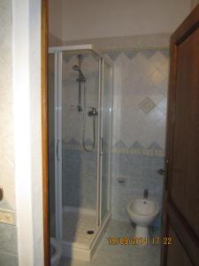 a bathroom with a shower and a sink at La Civetta in Torrita di Siena